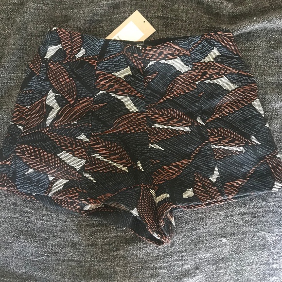 SOLD! - Zara Trafaluc Leaf Print High Waist Shorts - Picture 2 of 5